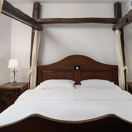 Quince Zadarvillas *