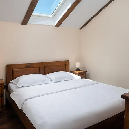 Quince Zadarvillas *