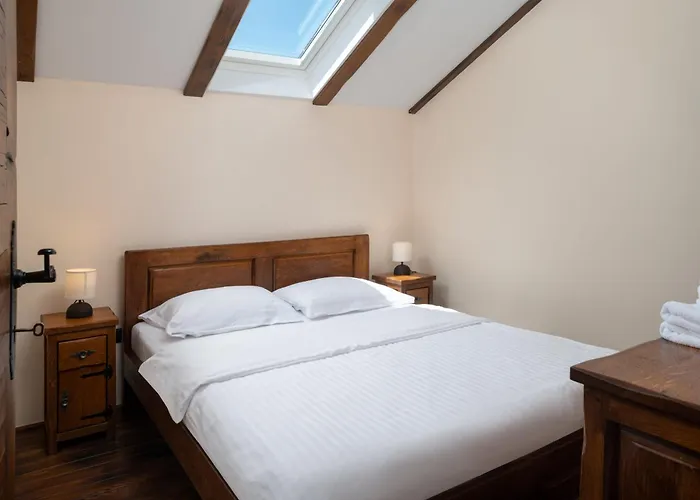 Quince Zadarvillas *