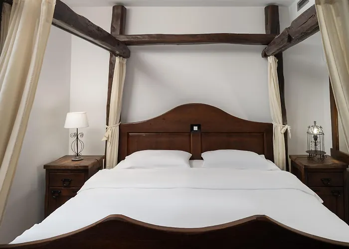 Quince Zadarvillas *