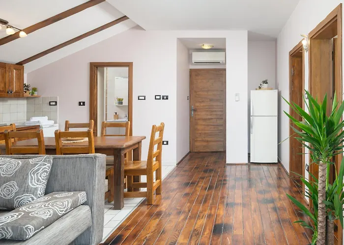 Quince Zadarvillas Murvica (Policnik)